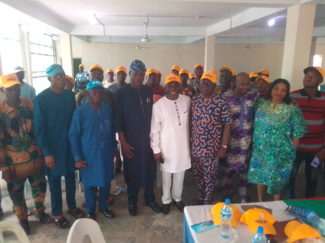 Ondo APC Receives Defectors From NNPP, As Chief Tunde Eniola Joins Party.